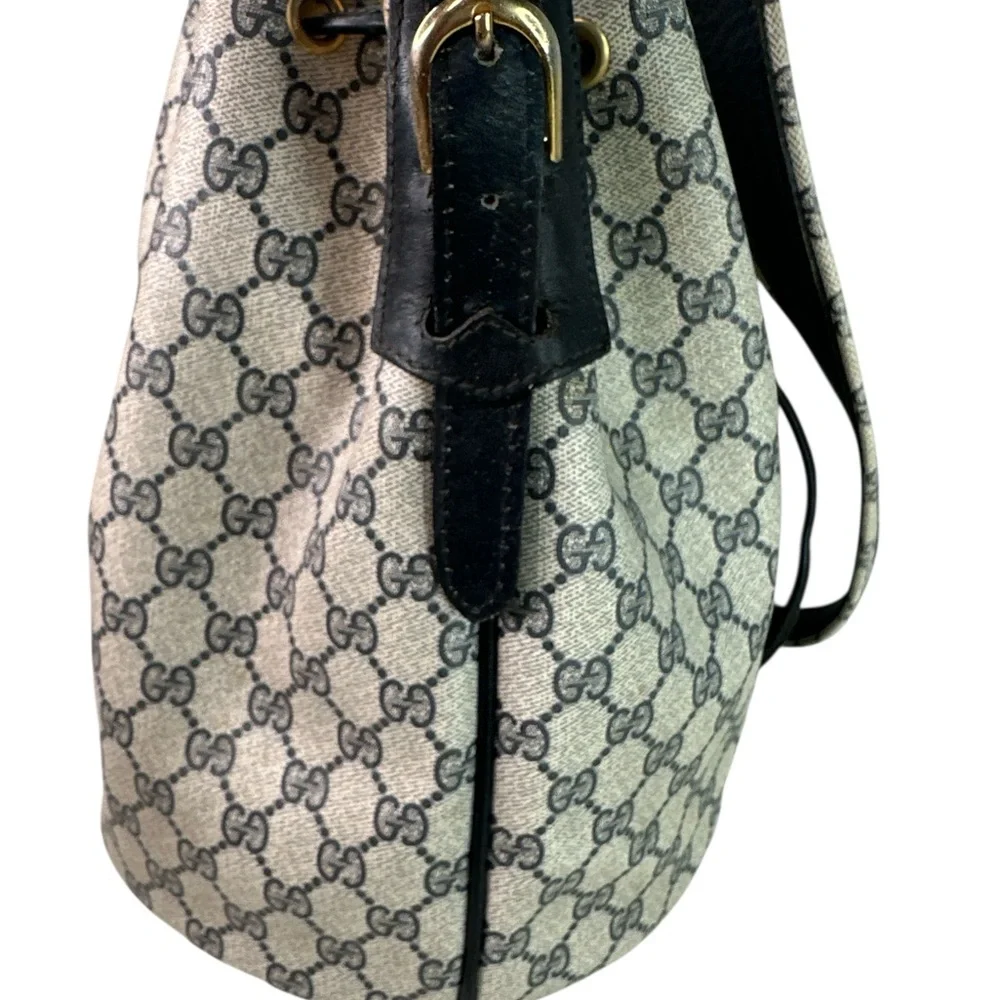 Gucci vintage cherryline PVC leather Shoulder/bucket Bag with Red Accent - Picture 3 of 11